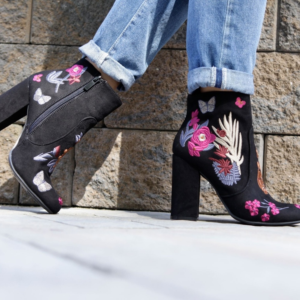 Brand new womens embroidered boots